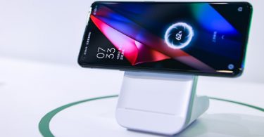 Oppo ra mắt sạc nhanh không dây MagVOOC và công nghệ kết nối trong xe hơi - 1