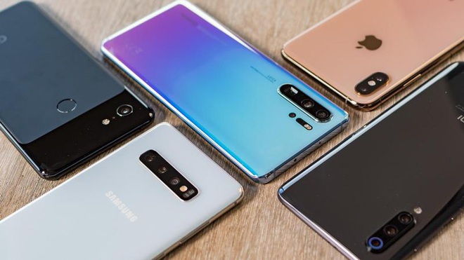 Cùng mức giá, nên chọn mua smartphone cao cấp đời cũ hay tầm trung đời mới? - 1