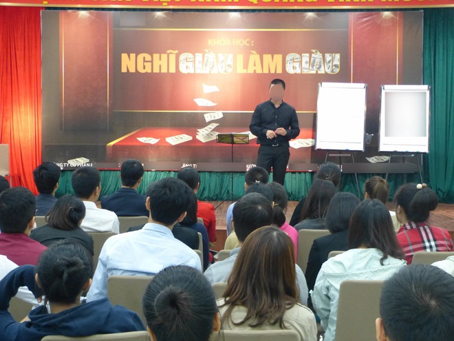 Bóc mẽ chiêu dạy làm giàu, vay cả trăm triệu đồng ném qua... cửa sổ (!?) - 1 Bóc mẽ chiêu dạy làm giàu, vay cả trăm triệu đồng ném qua... cửa sổ (!?) - 1