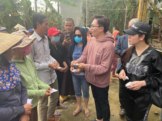 Sau Trấn Thành, MC Đại Nghĩa và mẹ Hồ Ngọc Hà lên tiếng về sao kê tiền từ thiện - Ảnh 1.