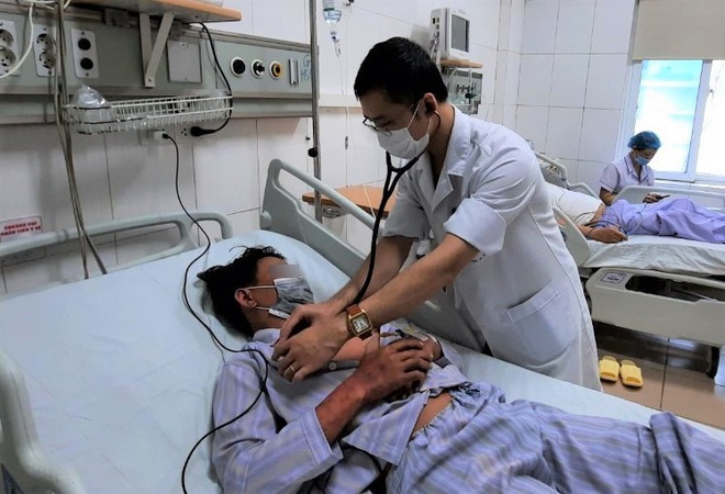 Ăn tiết canh lễ 2/9, người đàn ông suy gan phải nhập viện cấp cứu - 1