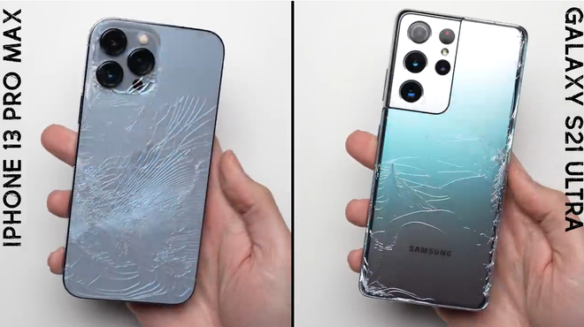 Mặt lưng iPhone 13 Pro Max và Galaxy S21 Ultra đều bị hư hại ngay sau cú rơi đầu tiên.
