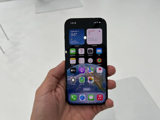 Không còn khe SIM, iPhone 14 xách tay Mỹ có dùng được ở Việt Nam? - 1